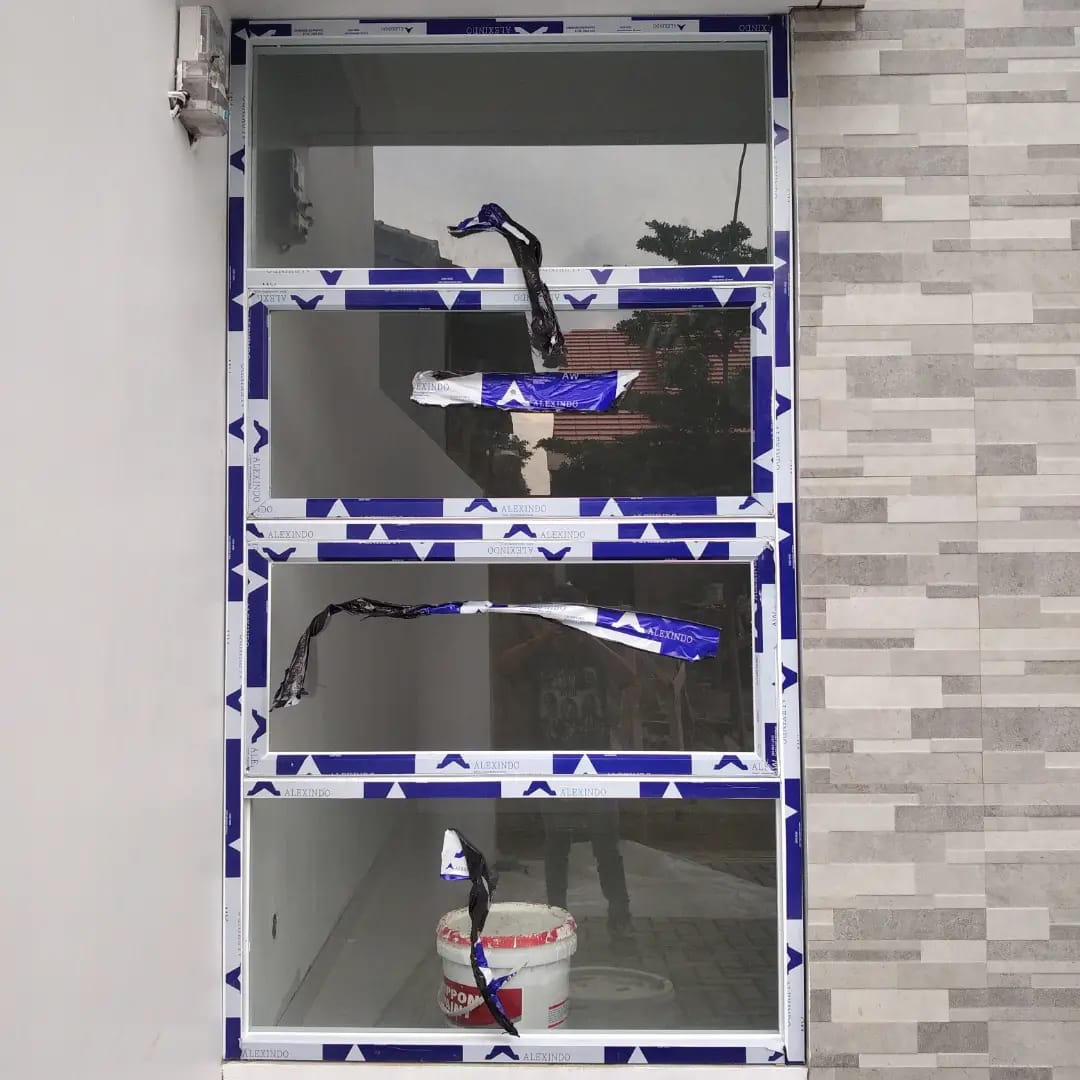 Kusen Jendela Casement